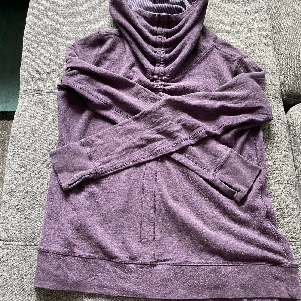 Lululemon purple pull over, fits like a Sz 10